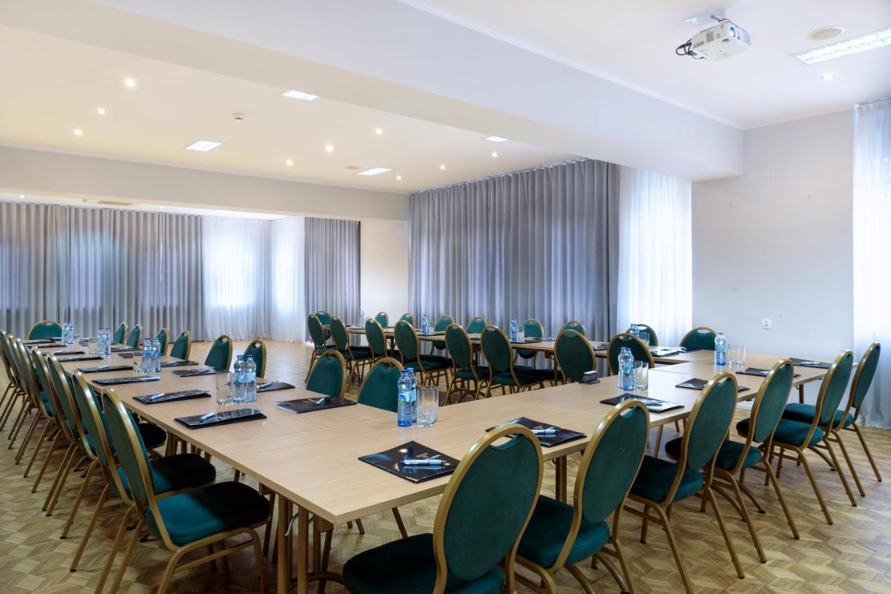 Tailor Hotel Sport & Conference โมรอค ภายนอก รูปภาพ
